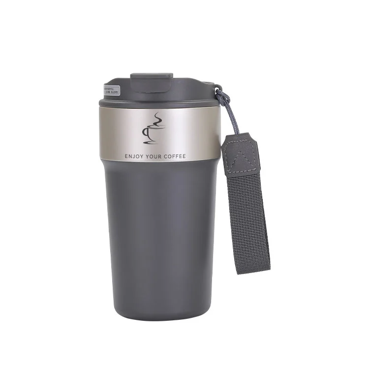 Caneca de café com tampa