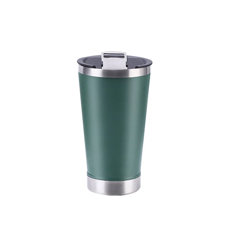 Caneca de cerveja isolada